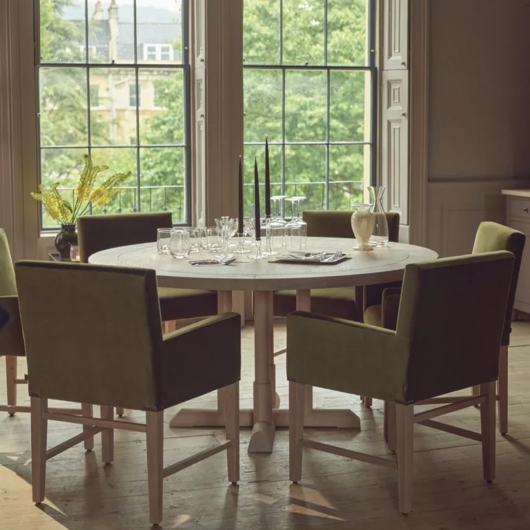 Battersea 6 Seater Round Oak Dining Table