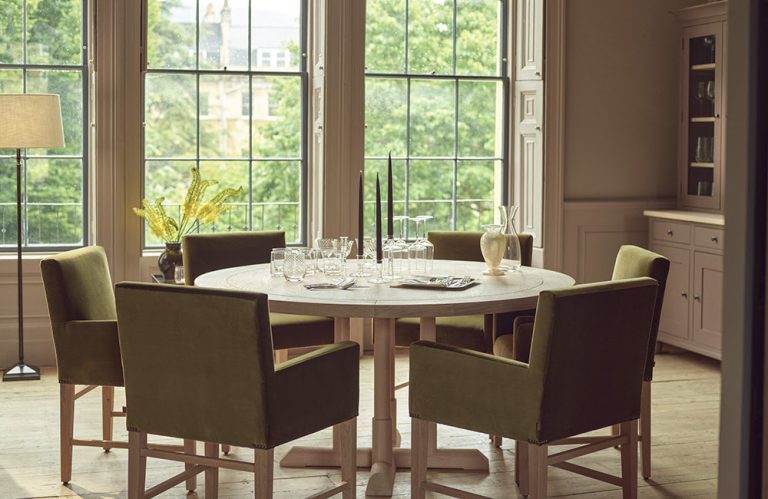 Battersea 6 Seater Round Oak Dining Table